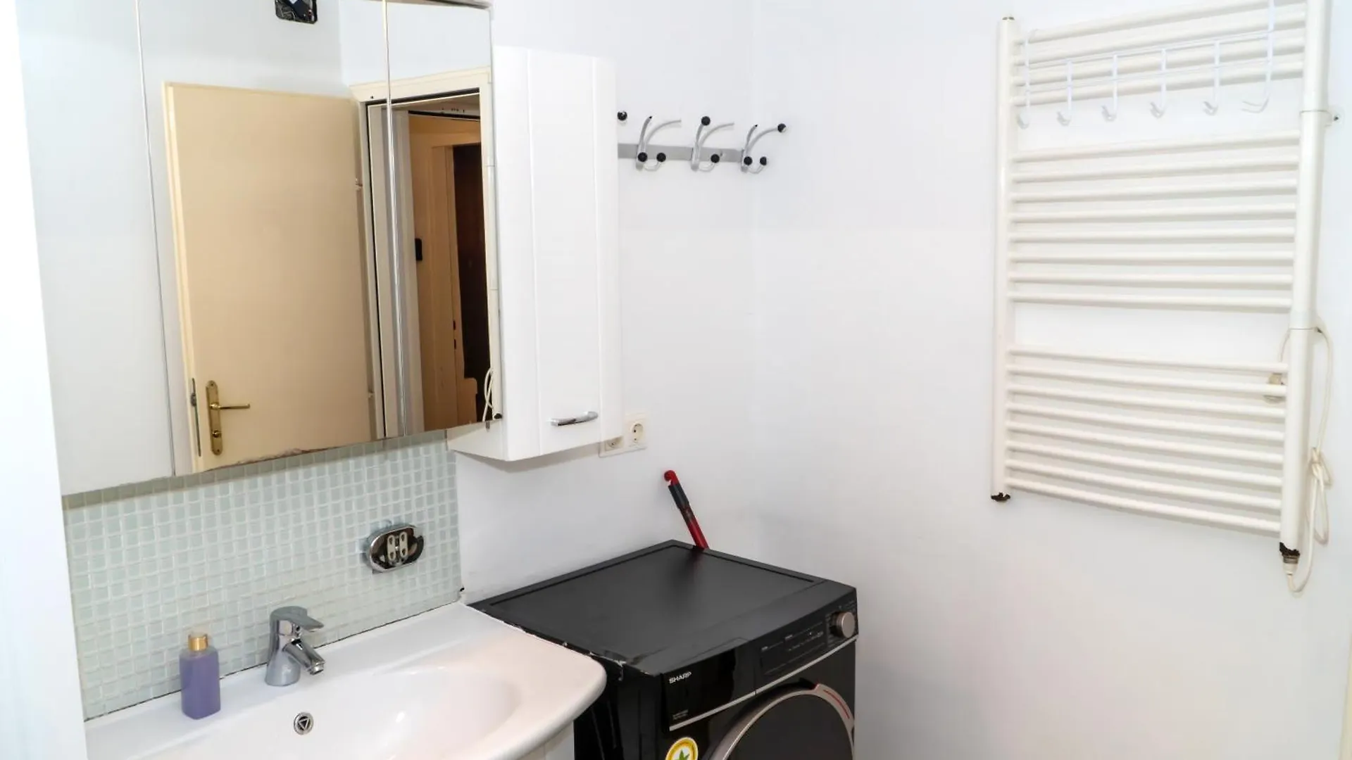 Homestay Spacious Rooms 5 Minutes To Wiener Stadthalle Austria